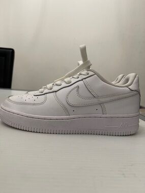 NIKE AIR FORCE 1 SNEAKERS YOUNG BOYS-GIRLS SIZE 4.5Y